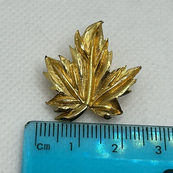 D’Orlan Maple Leaf 🍁 Brooch🇨🇦🇨🇦🇨🇦 - Picture 6 of 7